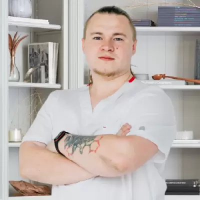 доктор Лопин Николай Николаевич фельдшер клиники «Санати» в Мариуполе
